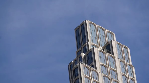 Sony A6000 dù màu hơi nhạt, nhưng giữ được chi tiết và độ tương phản chính xác