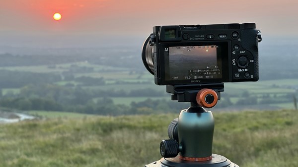 Sony A6000 được trang bị cảm biến chuyên nghiệp APS-C 24.3MP