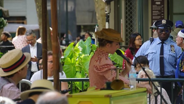 Sony A6000 ghi lại được hình ảnh sắc độ sáng và tối rõ ràng