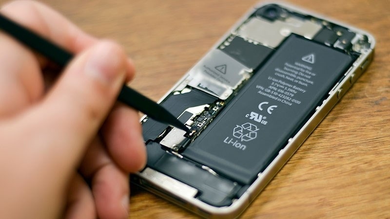iPhone còn bảo hành có được thay pin miễn phí không