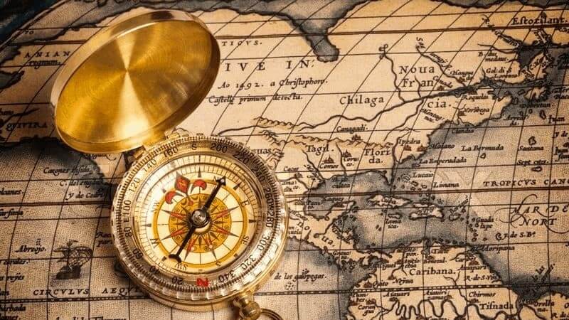 La bàn hỗ trợ xác định phương hướng dựa trên từ trường Trái Đất