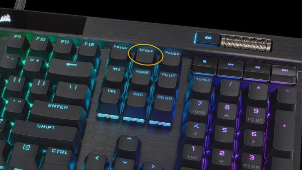 Trên bàn phím có đèn báo phím Scroll Lock