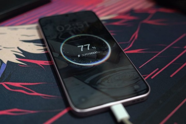 OPPO A6 Pro sở hữu viên pin siêu khủng