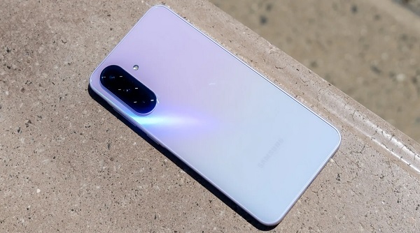 Galaxy A36 5G sở hữu thiết kế trẻ trung, bắt mắt