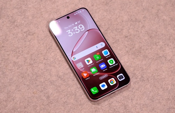 OPPO A6 Pro mang không gian hiển thị rộng lớn