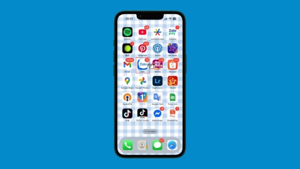 Mở Zalo và đăng nhập tài khoản