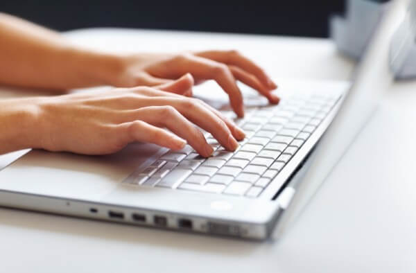 Thay linh kiện bị hư hỏng để bàn phím hoạt động ổn định