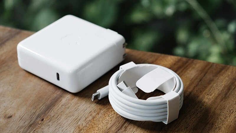 Sạc chuẩn MacBook Air M1 thường có công suất từ 20 – 24W