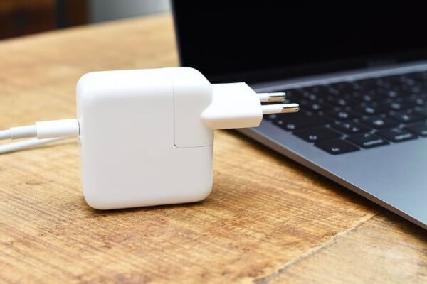 Nên kiểm tra công suất sạc trước khi chọn mua và sử dụng