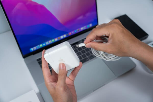 Mẹo chọn củ sạc MacBook Air M1 đúng