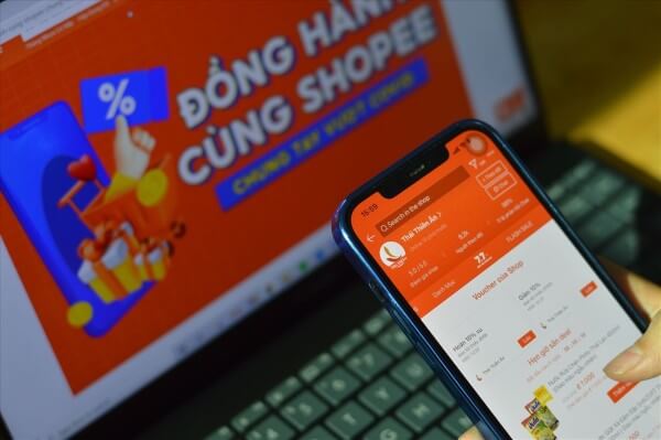 Shopee đóng vai trò kết nối người bán và người mua