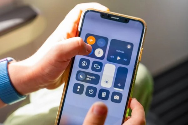 Do điện thoại đang bật chế độ máy bay