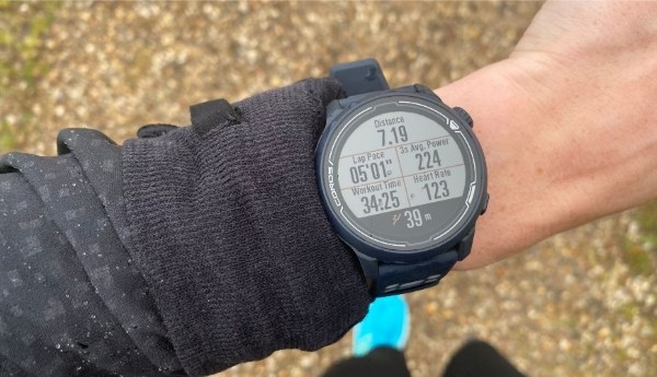 Coros Pace 2 hỗ trợ đa dạng tính năng theo dõi sức khỏe