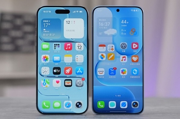 Màn hình của hai máy cũng có sự khác biệt rõ nét