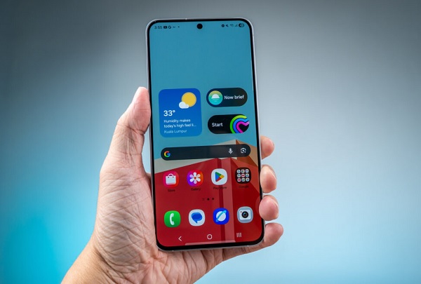 Galaxy S25 FE có màn hình và tần số quét lớn hơn