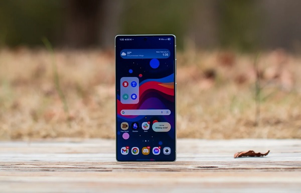 Galaxy S25 Ultra với màn hình siêu rộng lớn