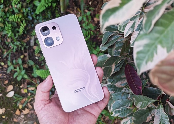 OPPO A6 Pro tạo cảm giác ôm tay và dễ chịu khi sử dụng lâu dài