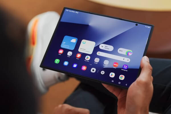 Màn hình chính của Z TriFold là LTPO Dynamic AMOLED 2X 10 inch tần số quét 1–120Hz