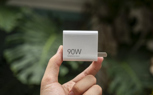 Xiaomi 15 Pro trang bị viên pin 6100mAh và công nghệ sạc nhanh 90W