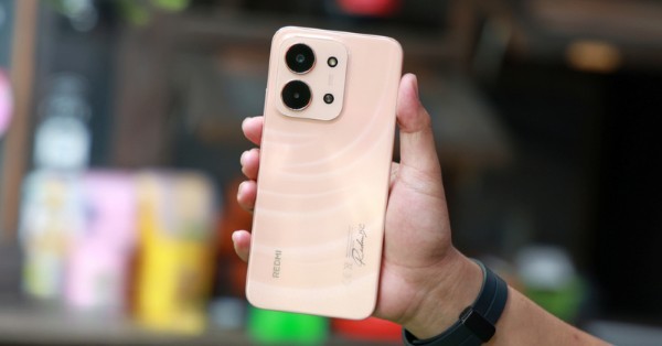 Redmi 15C thiết kế với mặt lưng và khung viền bằng nhựa