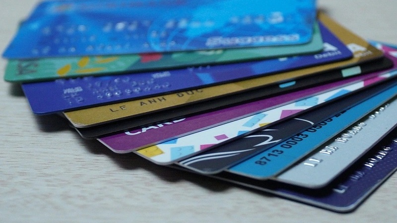 Thẻ từ ATM ngân hàng làm từ nhựa PVC hoặc PET