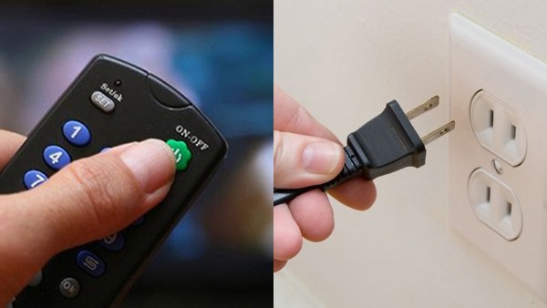 Tắt tivi và rút phích cắm nguồn tivi khỏi ổ điện