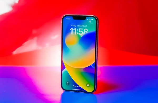 Vì sao iPhone tự giảm độ sáng màn hình?