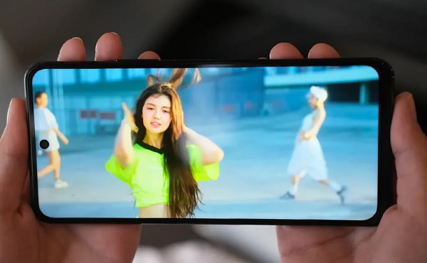 Chất lượng hình ảnh rõ nét, vuốt chạm mượt mà