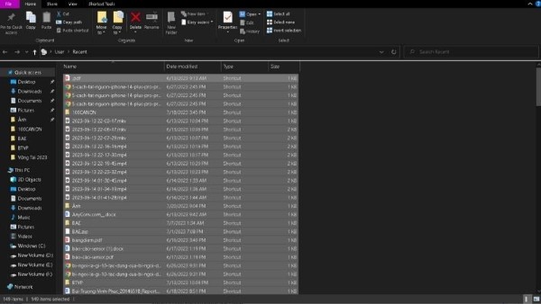 Nhấn phím Ctrl + A để chọn toàn bộ dữ liệu bằng > nhấn Delete