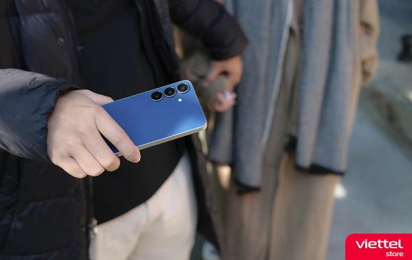 Đại diện dòng S sở hữu bộ lens đa năng