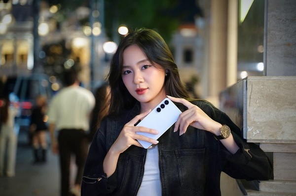 Dòng S định vị mình ở phân khúc cao cấp hơn hẳn với mức giá dao động từ 11 đến 30 triệu đồng