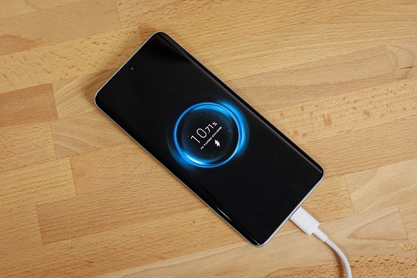 Cả hai thiết bị đều mang trong mình "trái tim" 6.000mAh