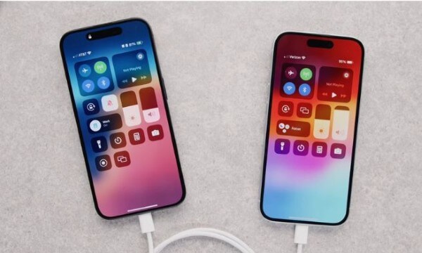Tiến hành kết nối hai iPhone bằng dây cáp sạc phù hợp