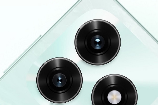 Hệ thống camera kép 50MP phía sau hỗ trợ ghi lại những khoảnh khắc sắc nét