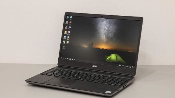 Dell Precision 7550 sở hữu màn hình 15.6 inch 4K 3840x2160 pixel
