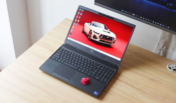 So sánh Dell Precision 7560 với các dòng lân cận