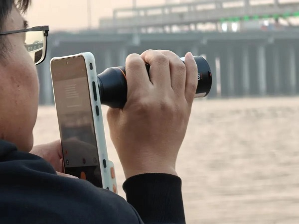 Rò rỉ hình ảnh trên tay OPPO Find X9 Ultra kèm theo teleconverter chuyên dụng