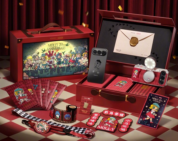 Đi kèm smartphone là bộ hộp quà đặc biệt được thiết kế theo phong cách vali