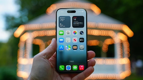 iPhone Air sở hữu tấm nền OLED rộng 6.5 inch với mật độ điểm ảnh dày đặc