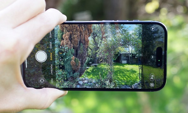 Dòng iPhone 14 Pro vẫn giữ vị thế "đàn anh" với bộ ba camera toàn năng