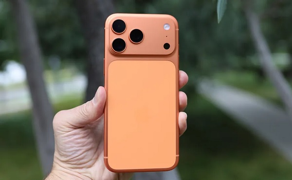 iPhone 17 Pro Max năm nay cũng có bước tiến rõ rệt khi được nâng cấp dung lượng pin