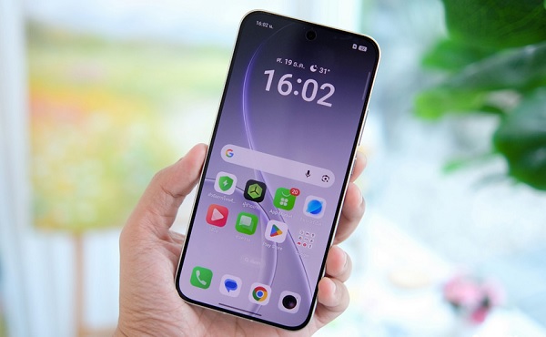 OPPO Reno15 5G sở hữu không gian hiển thị rộng rãi