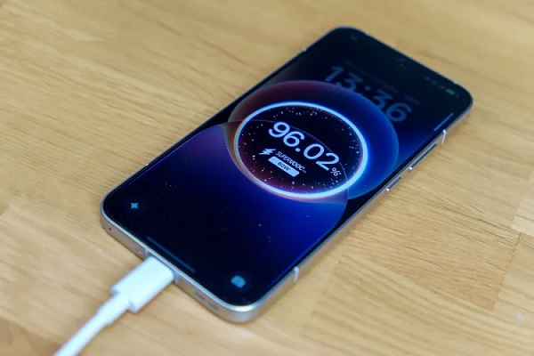 Reno15 5G sở hữu viên pin khổng lồ 6.500 mAh