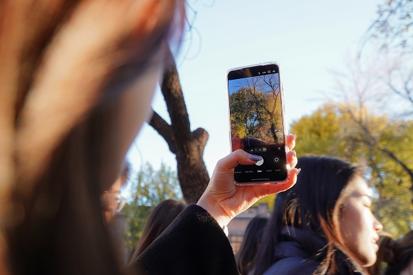 Galaxy S25 FE lại ghi điểm bởi sự cân bằng và trung thực trong phong cách ảnh chụp