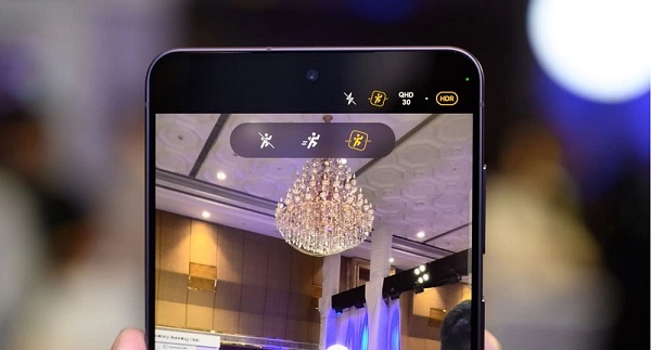 S26 chiến thắng ở sự linh hoạt nhờ ống kính tele 10MP hỗ trợ zoom quang 3x