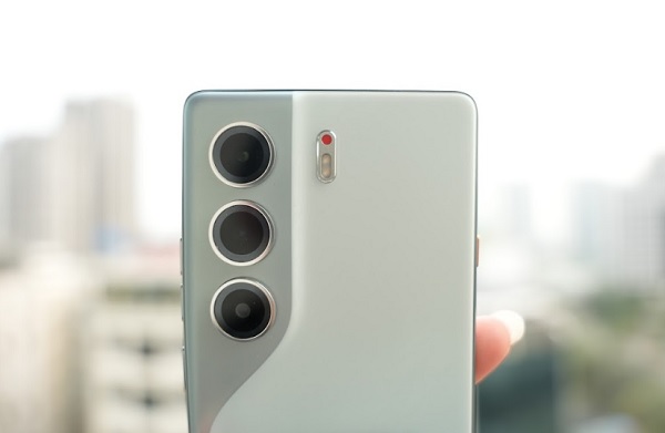 Camon 40 thực sự khẳng định đẳng cấp chuyên gia nhờ hệ thống chống rung quang học OIS