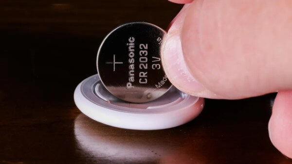 Bề mặt của AirTag dễ bị trầy xước