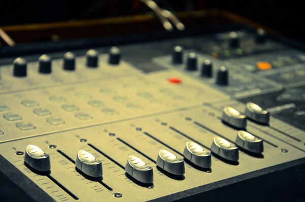 Cách điều chỉnh âm bass trên Mixer