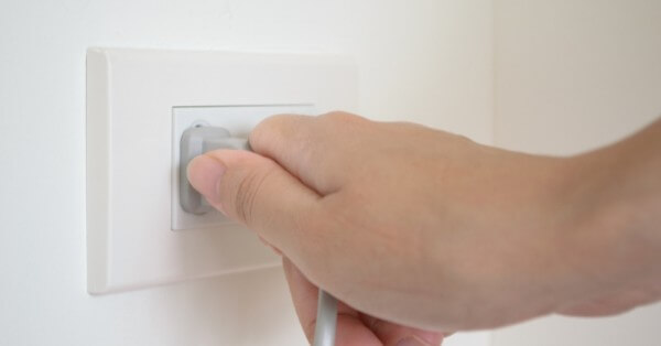 Ngắt nguồn điện tủ lạnh hoàn toàn