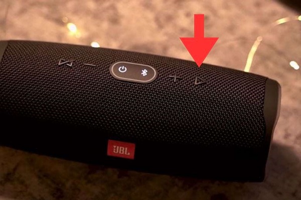 Cách sử dụng nút phát/tạm ngưng nhạc